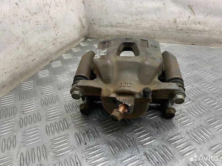 Суппорт тормозной передний правый Lexus Rx300