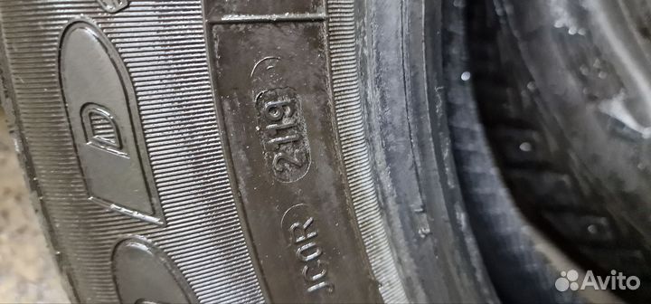 Goodyear UltraGrip Ice+ 215/65 R16 98T