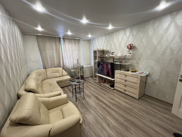 2-к. квартира, 65 м², 1/10 эт.