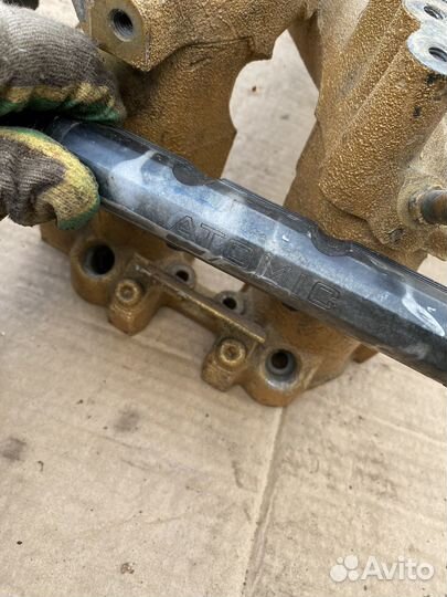 Впускной колектор subaru с топливным регулятором