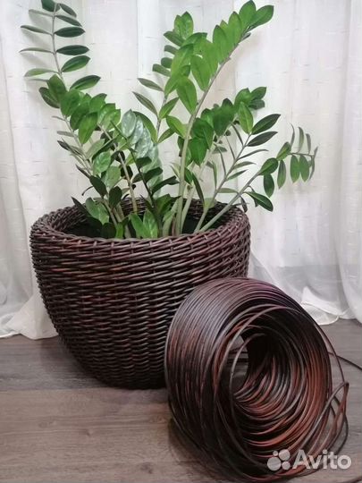 Кашпо из искусственного ротанга