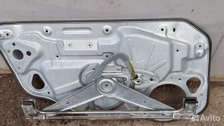 Стеклоподемник передний правый Вольво V-50