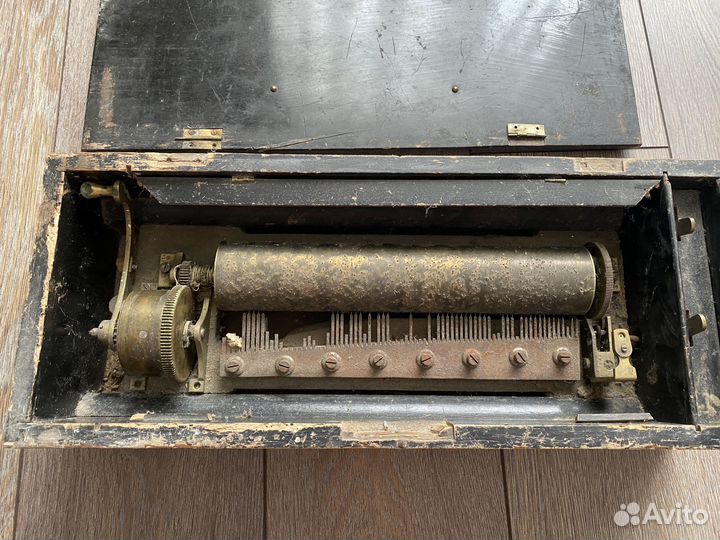 Старинная музыкальная шкатулка