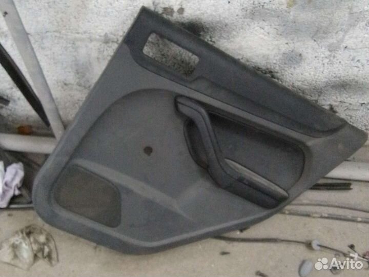 Стекло правое передние