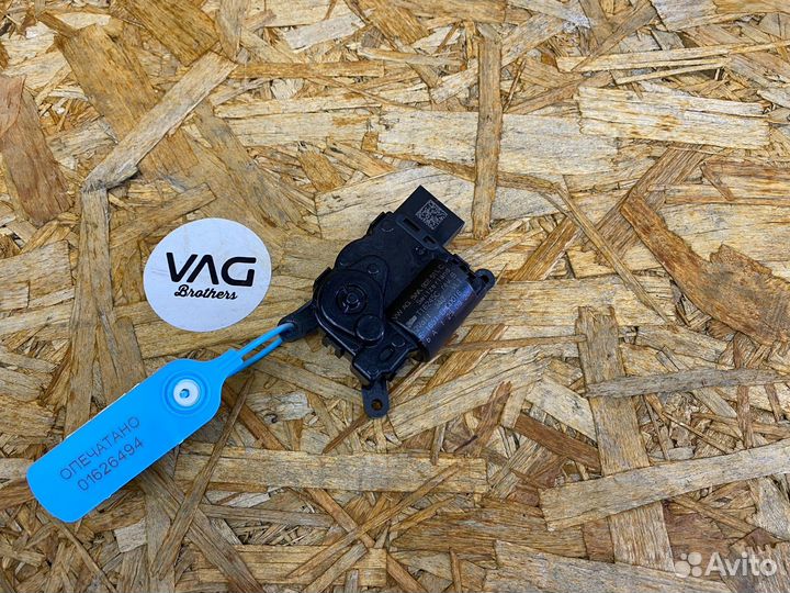 Моторчик заслонки печки Audi Q3 F3 2019 5WA907511C