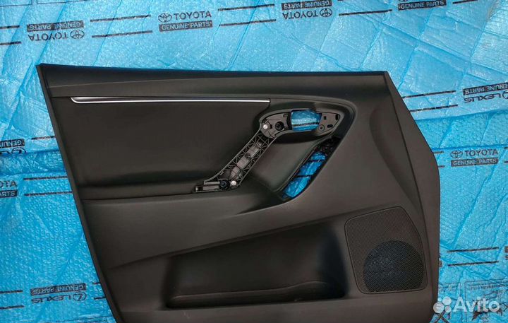 Обшивка водительской двери Тойота Версо 2012-2017