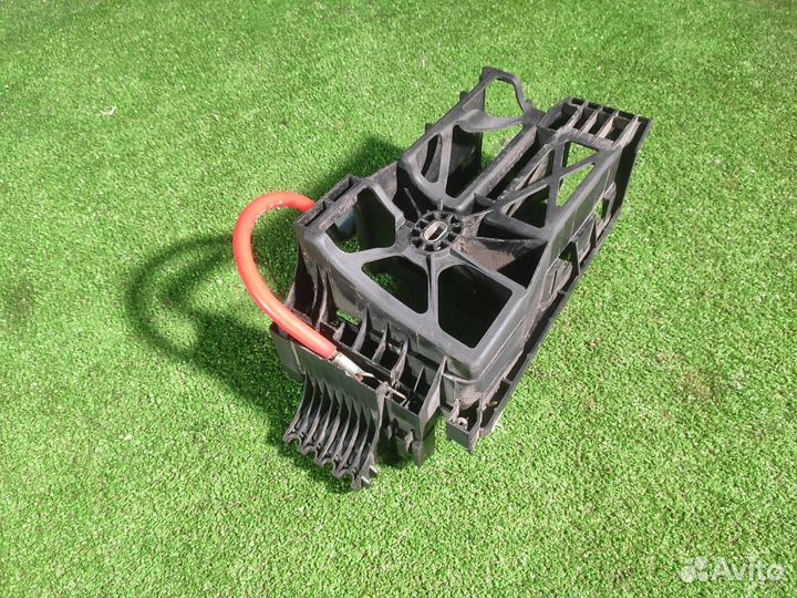 Крепление блока предохранителей Opel Astra H седан