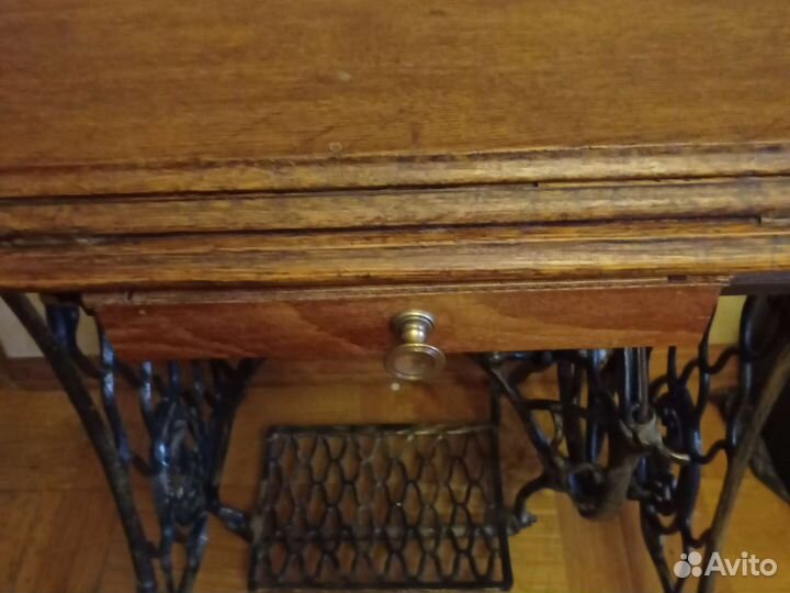 Швейная машинка Зингер