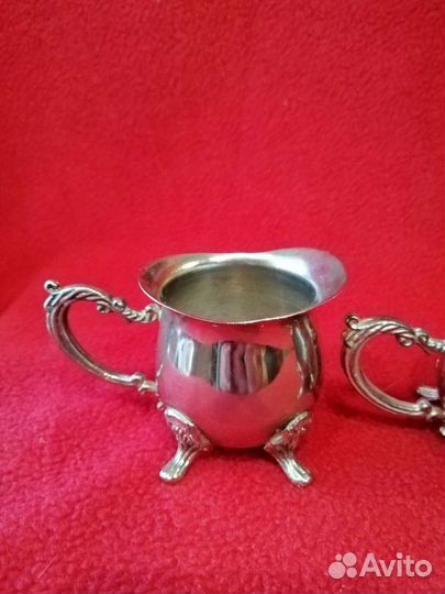 Соусник и солонка посеребренные на ножках