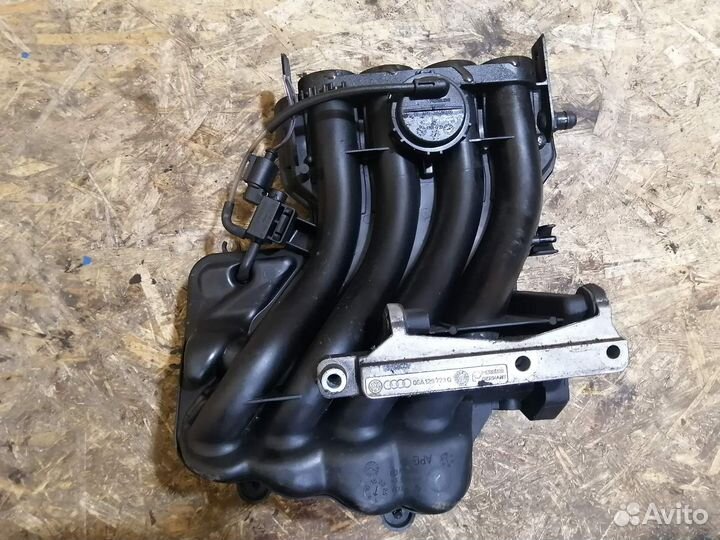 Коллектор Впускной Ауди А3 8P 1.6 BSE 06A133203