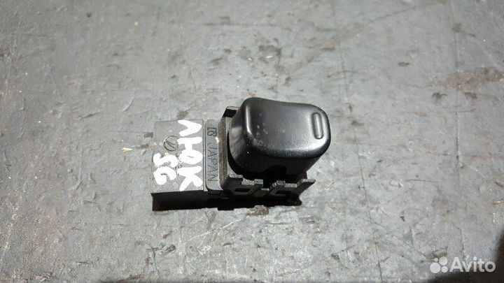 Кнопка управления люком Subaru Forester SG5 EJ255