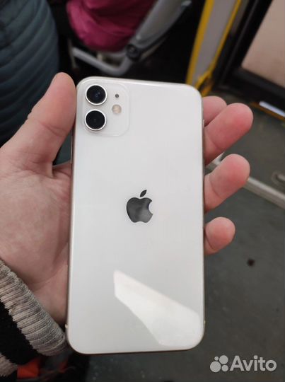 iPhone 11, 64 ГБ