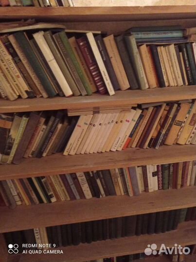 Продам книги очень много