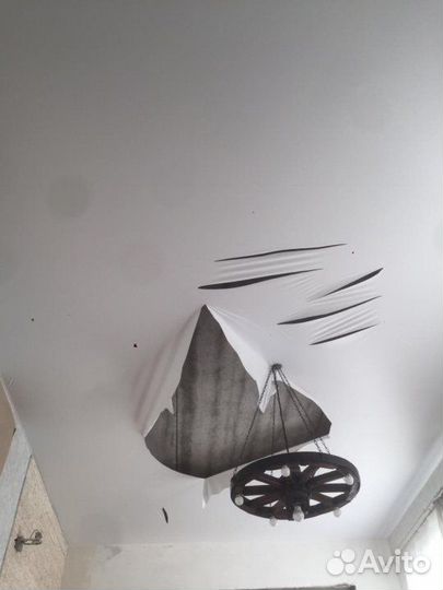 Слив воды и ремонт натяжного потолка,порезы