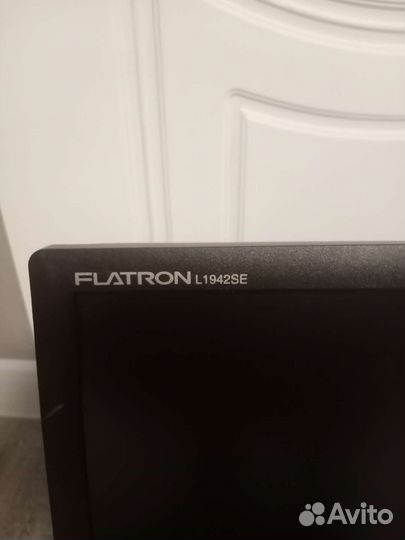 Монитор LG flatron e 1942Se