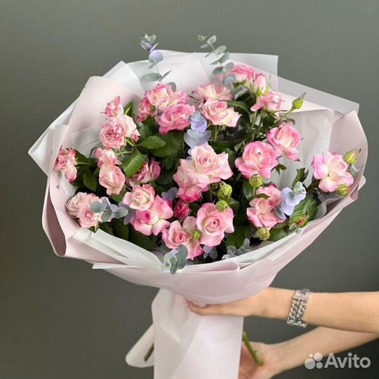 Авторский букет с кустовыми розами