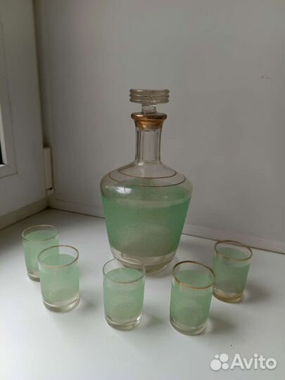 Графин с рюмками