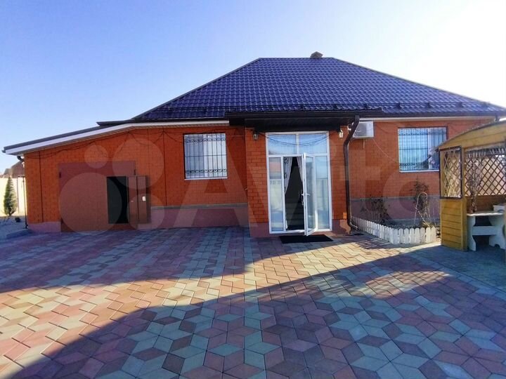 Дом 215 м² на участке 12,7 сот.