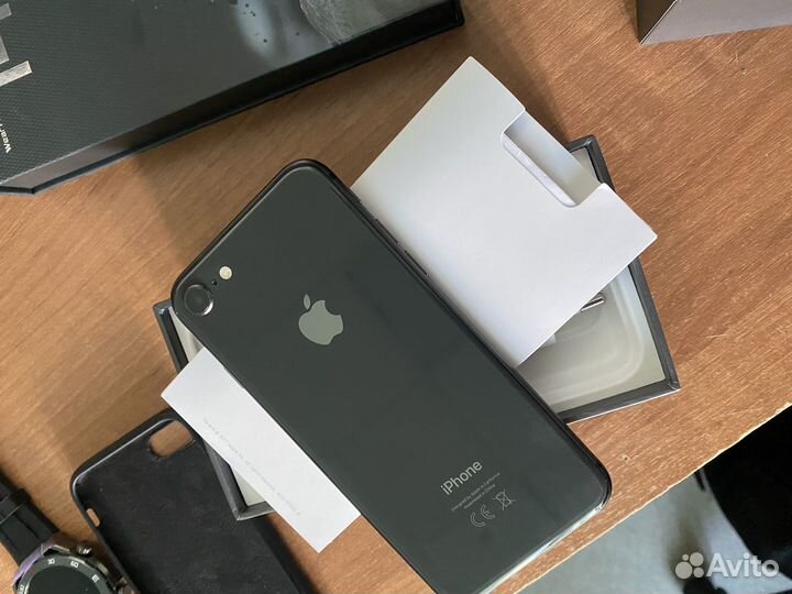 Телефон iPhone 8 64 gb