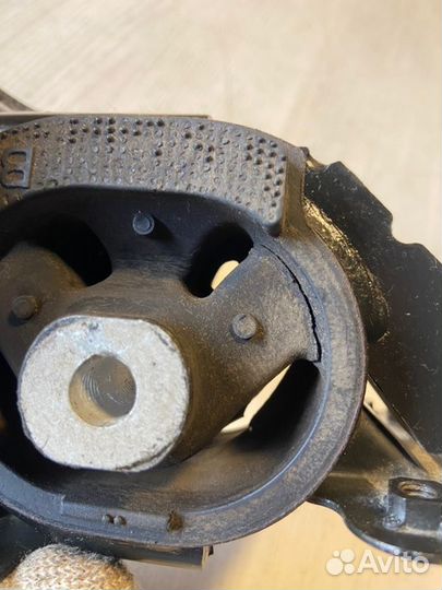 Подушка двигателя левая Toyota Corolla 180 1ZR-FE