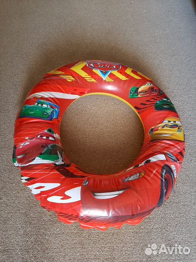 Надувной круг для плавания