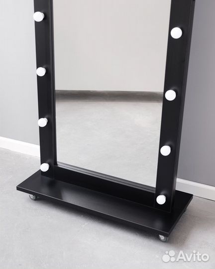 Зеркало гримёрное в полный рост на колёсиках