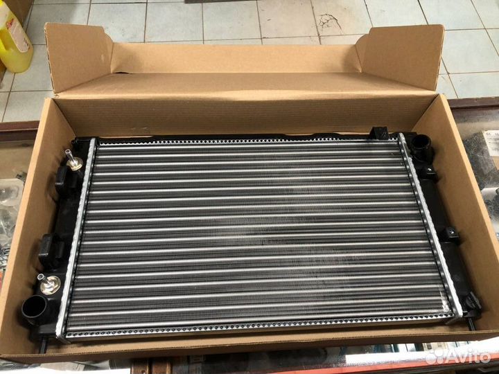 Радиатор охлаждения Kalina/Granta АКПП