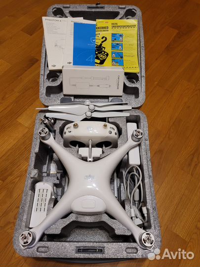 Квадрокоптер DJI Phantom 4 pro