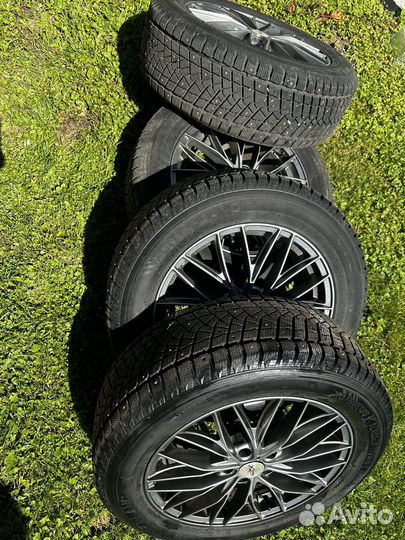 Литые диски с зимней резиной r18