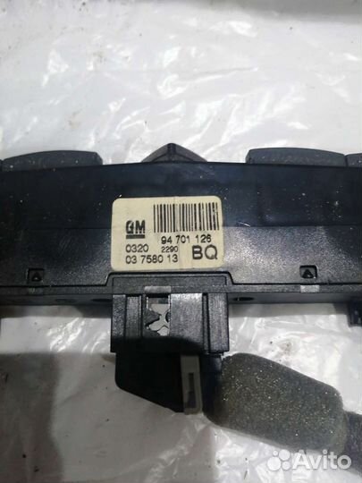 Блок кнопок с аварийкой Opel Astra H индекс BQ
