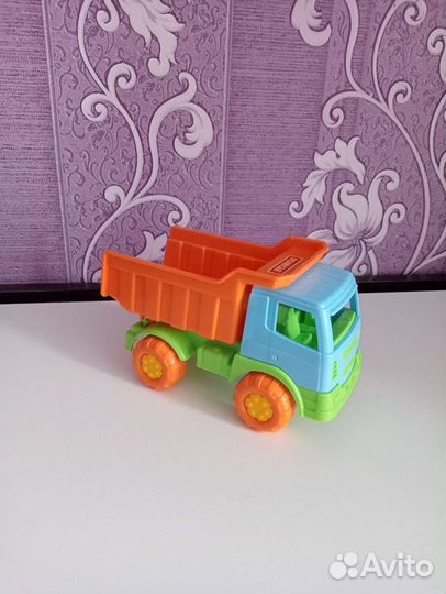 Игрушечные машинки