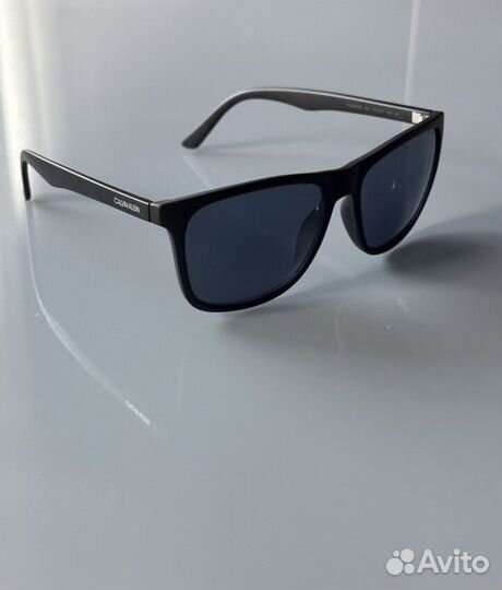 Солнезащитные очки Calvin Klein