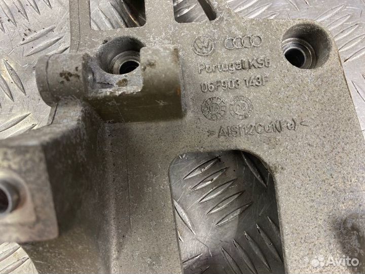 Кронштейн генератора Volkswagen Golf MK5 BVY