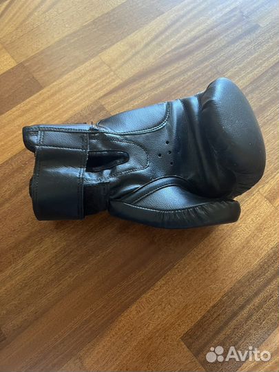 Боксерские перчатки 10 oz