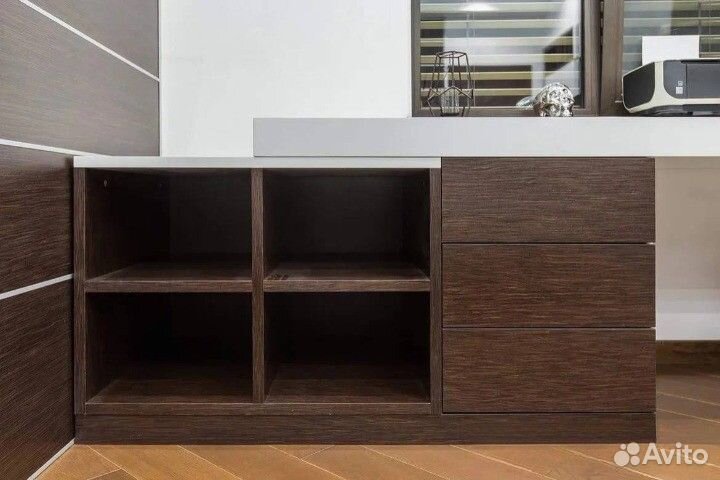 Рабочая зона у окна