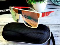 Модные солнцезащитные очки Quiksilver с чехлом