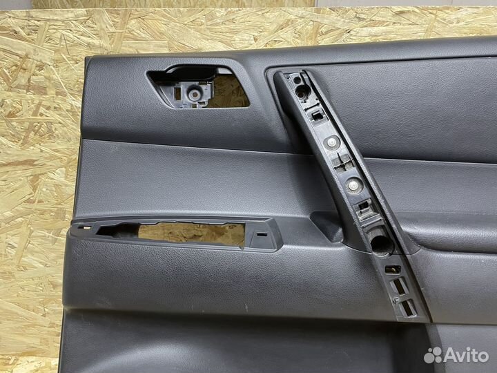 Обшивка двери задней правой Toyota Highlander 2