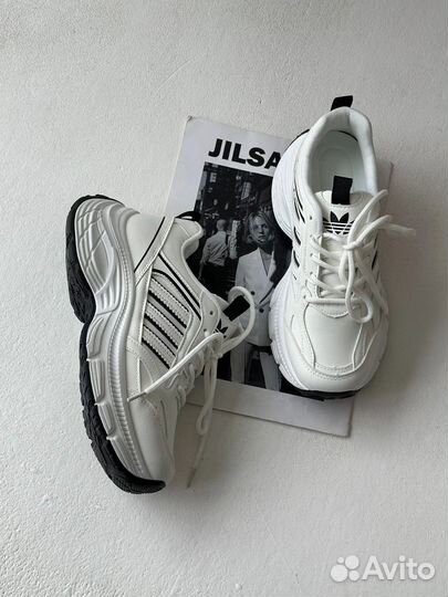 Новые стильные кроссовки 41 р-р (25,5 см)