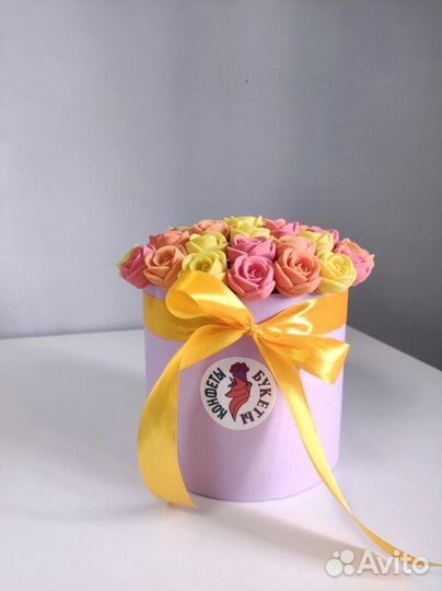 Розы из Белого Шоколада - 37 шт в Коробке