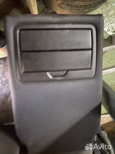 Средний подлокотник заднего сиденья кожаный BMW