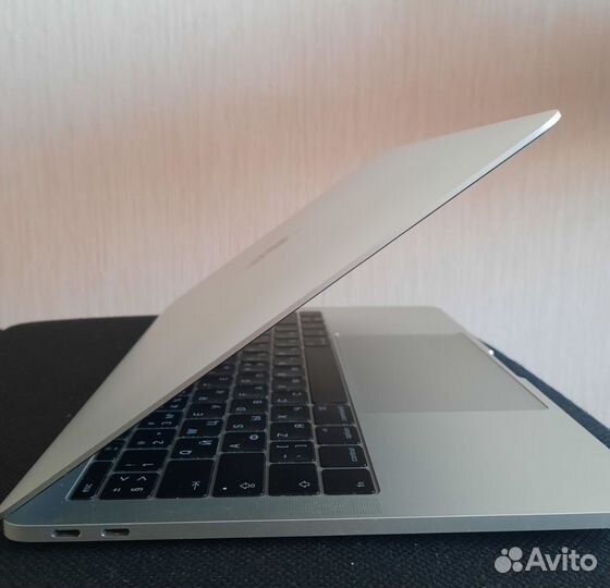MacBook Pro 13 (2016), 8/256 гб, Core i5, Retina