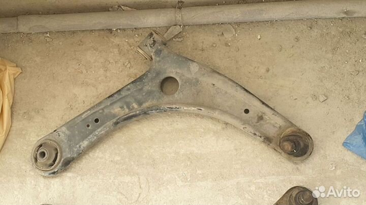 Mitsubishi. Оригинальные б/у 2 рычага