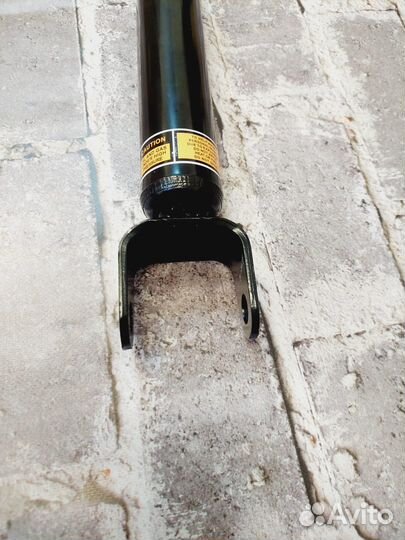 Задний амортизатор jeep гранд чироки 68069676AD