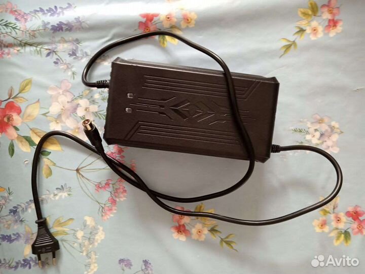 Зарядное устройство для электровелика минако