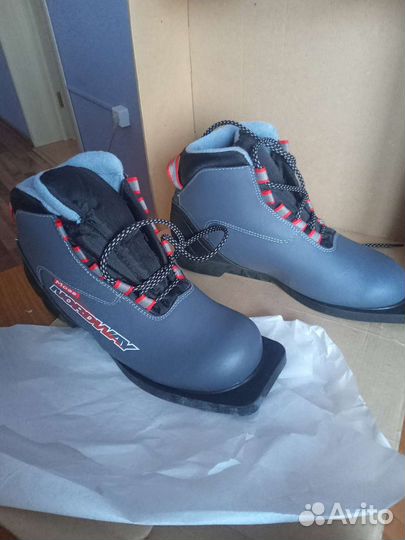 Лыжные ботинки классические