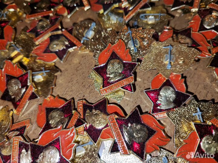 180 значков СССР Пионерия,За активную работу