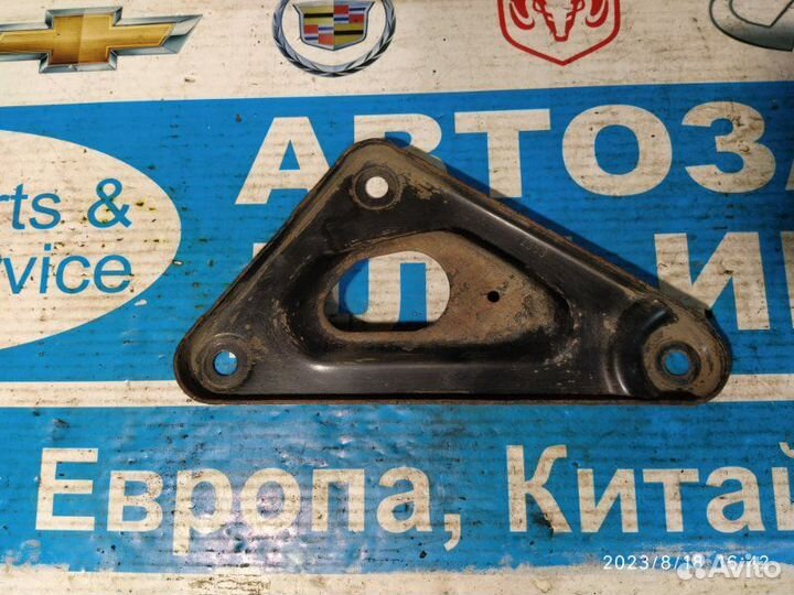 Крепление подвески перед. прав. Opel Zafira 05-15