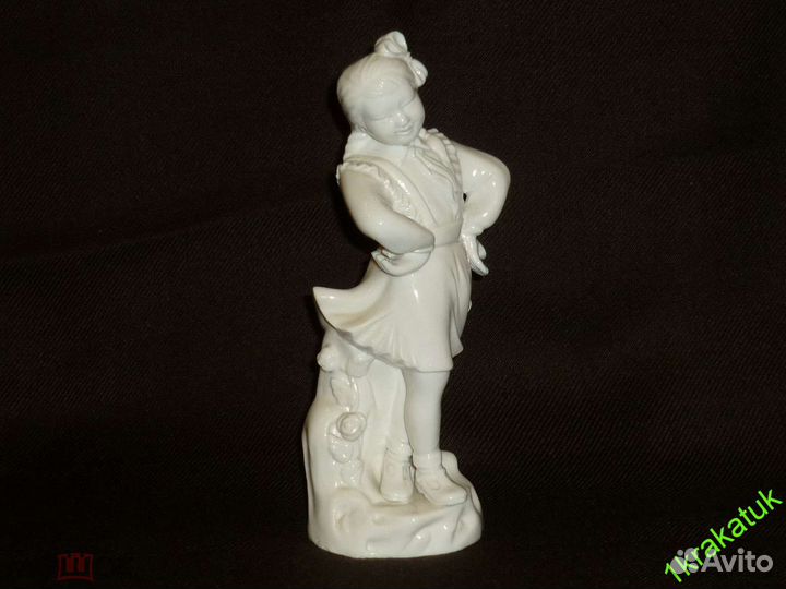 Танцующая девочка китаянка пионерка Старый китай