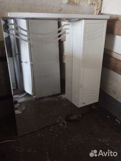 Шкафчик для ванной с зеркалом и подсветкой