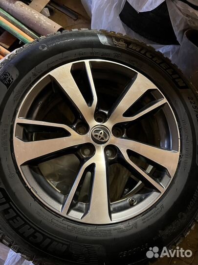 Michelin X-Ice North 4 225/65 R17 186R